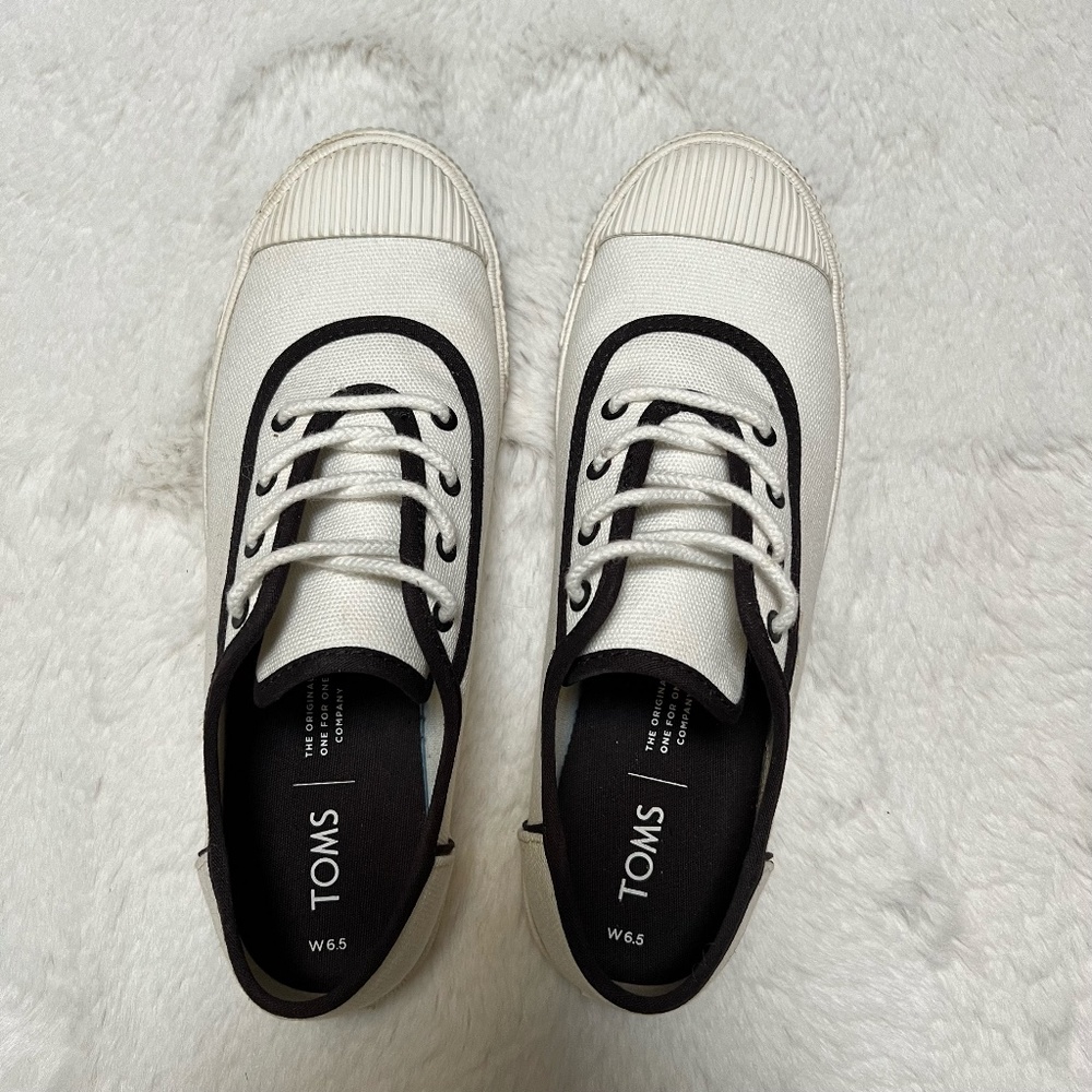 Toms | Carmel White Black Canvas Toe Cap Sneakers Size 6.5